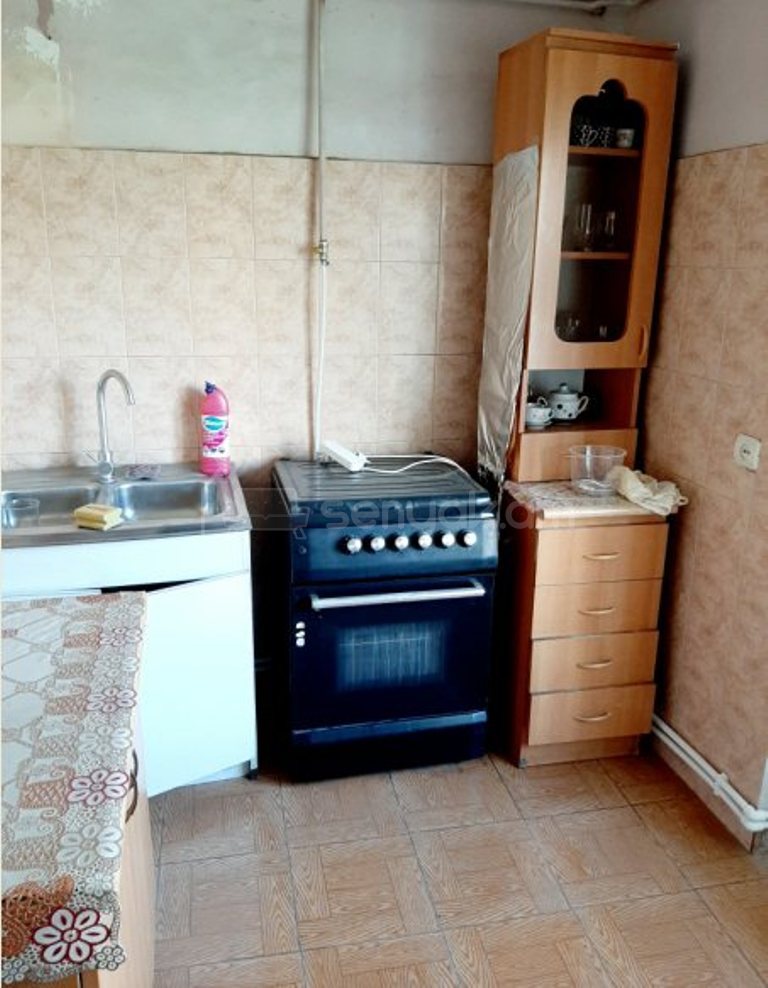 2 Սենյականոց Բնակարան Քարե Շենքում, 60քմ, 4/5 հարկ, Նորմալ Վիճակում, Կահավորված