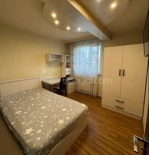 4 Սենյականոց Բնակարան Քարե Շենքում, 90քմ, 4/5 հարկ, Կապիտալ Վերանորոգված, Կահավորված, Արևկող