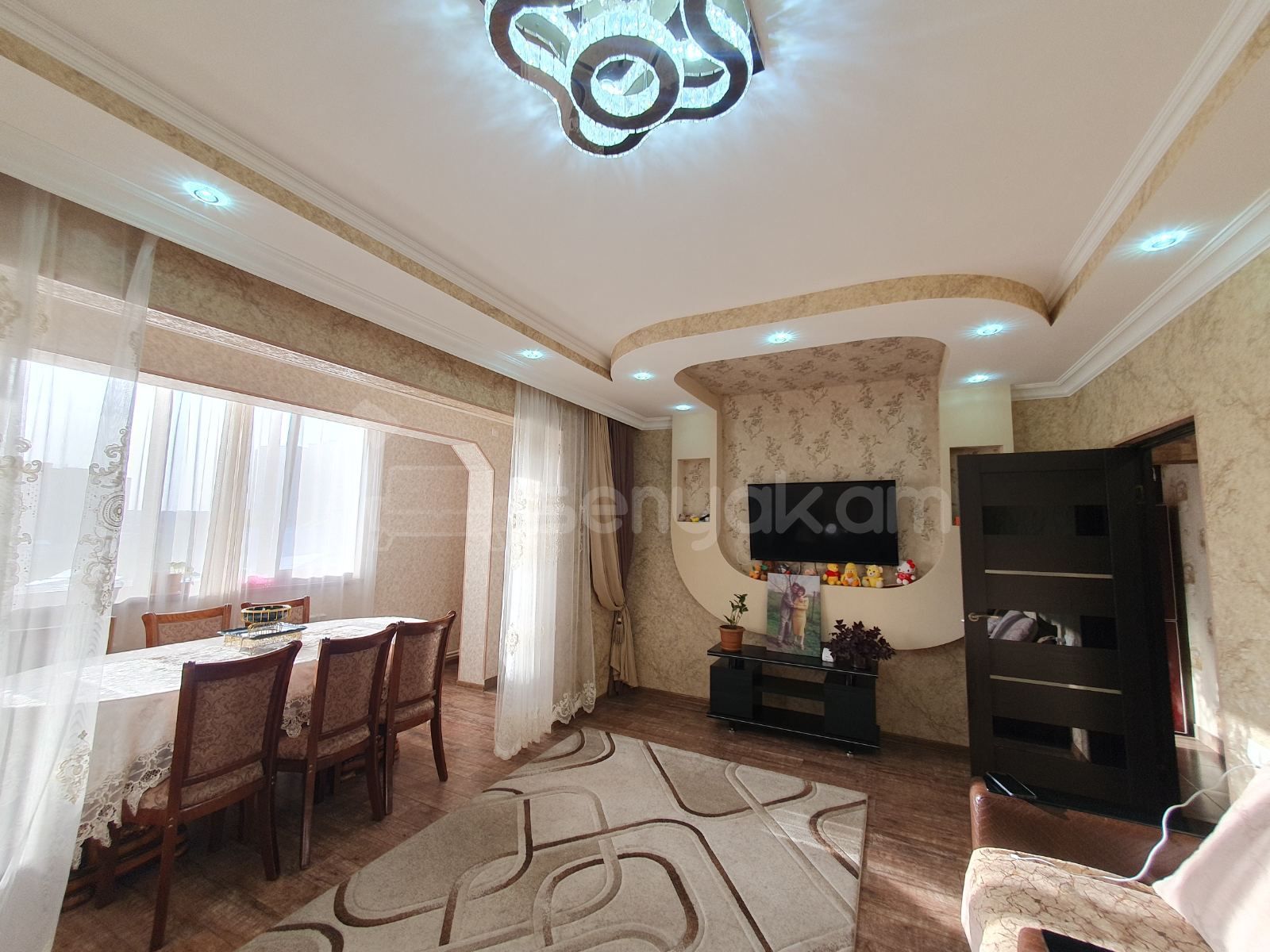 2 Սենյականոց Բնակարան, 60քմ, 3/9 հարկ, Դիզայներական Վերանորոգված, Կահավորված, Արևկող