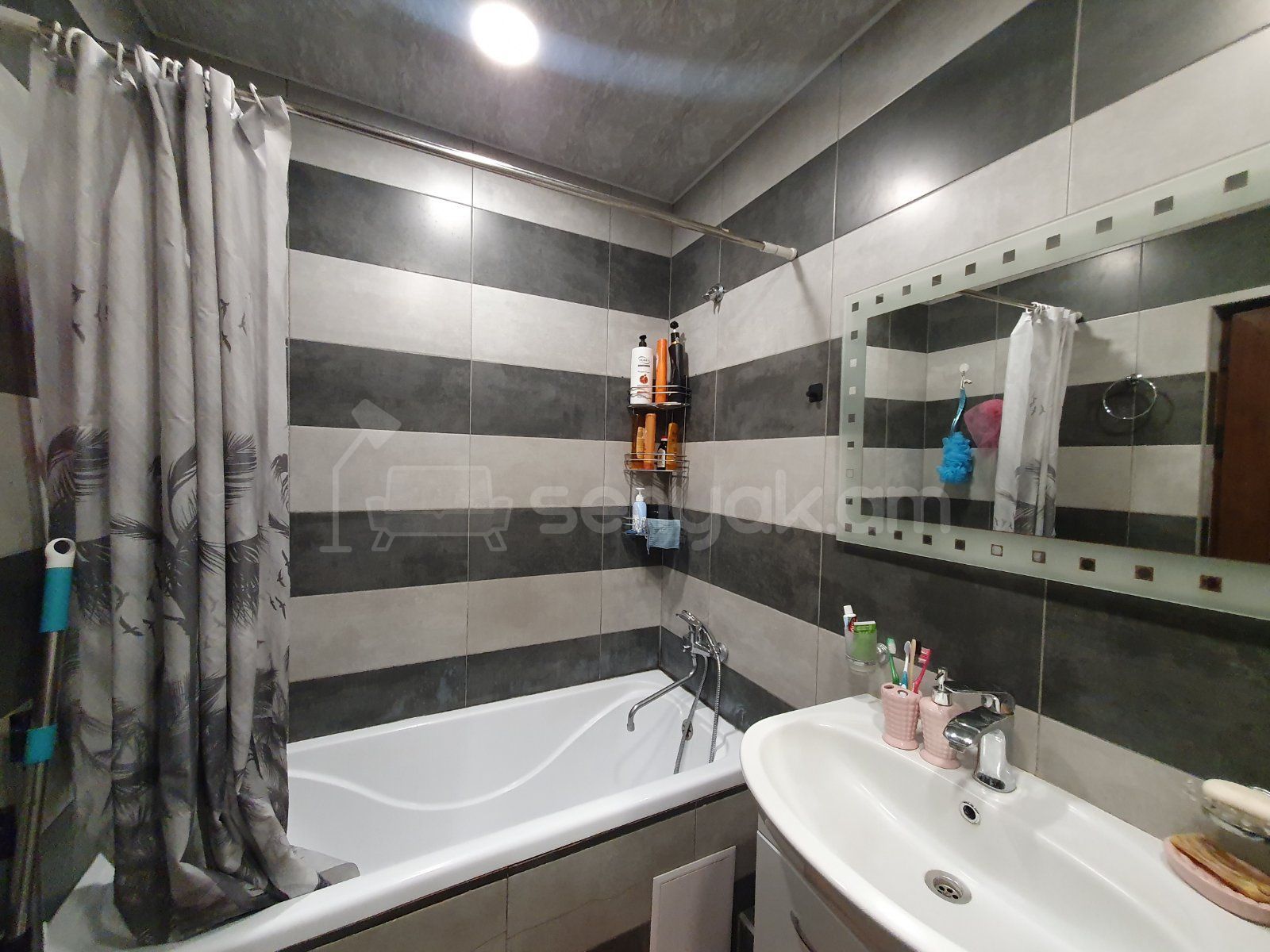 2 Սենյականոց Բնակարան, 60քմ, 3/9 հարկ, Դիզայներական Վերանորոգված, Կահավորված, Արևկող