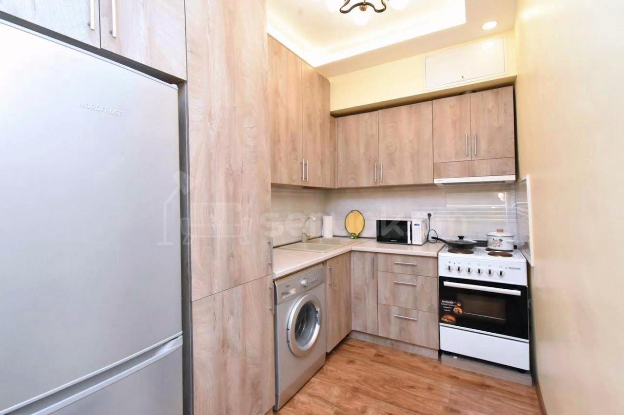 2 Սենյականոց Բնակարան Քարե Շենքում, 45քմ, 2/8 հարկ, Դիզայներական Վերանորոգված, Կահավորված