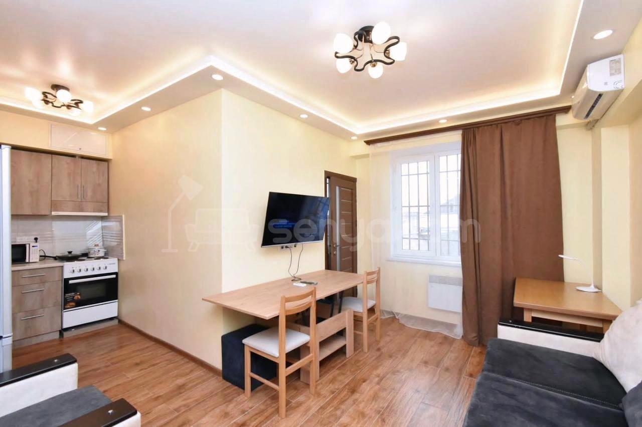 2 Սենյականոց Բնակարան Քարե Շենքում, 45քմ, 2/8 հարկ, Դիզայներական Վերանորոգված, Կահավորված