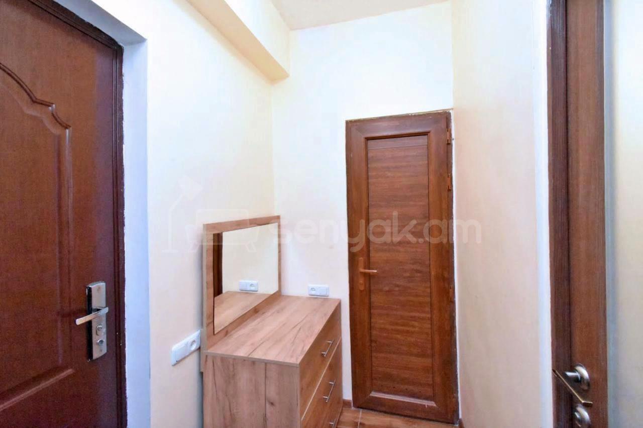 2 Սենյականոց Բնակարան Քարե Շենքում, 45քմ, 2/8 հարկ, Դիզայներական Վերանորոգված, Կահավորված