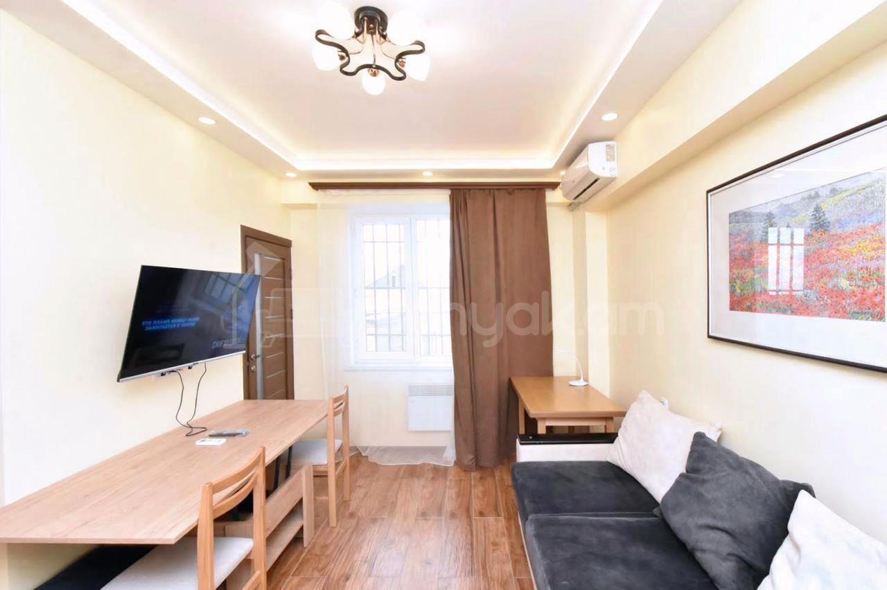 2 Սենյականոց Բնակարան Քարե Շենքում, 45քմ, 2/8 հարկ, Դիզայներական Վերանորոգված, Կահավորված