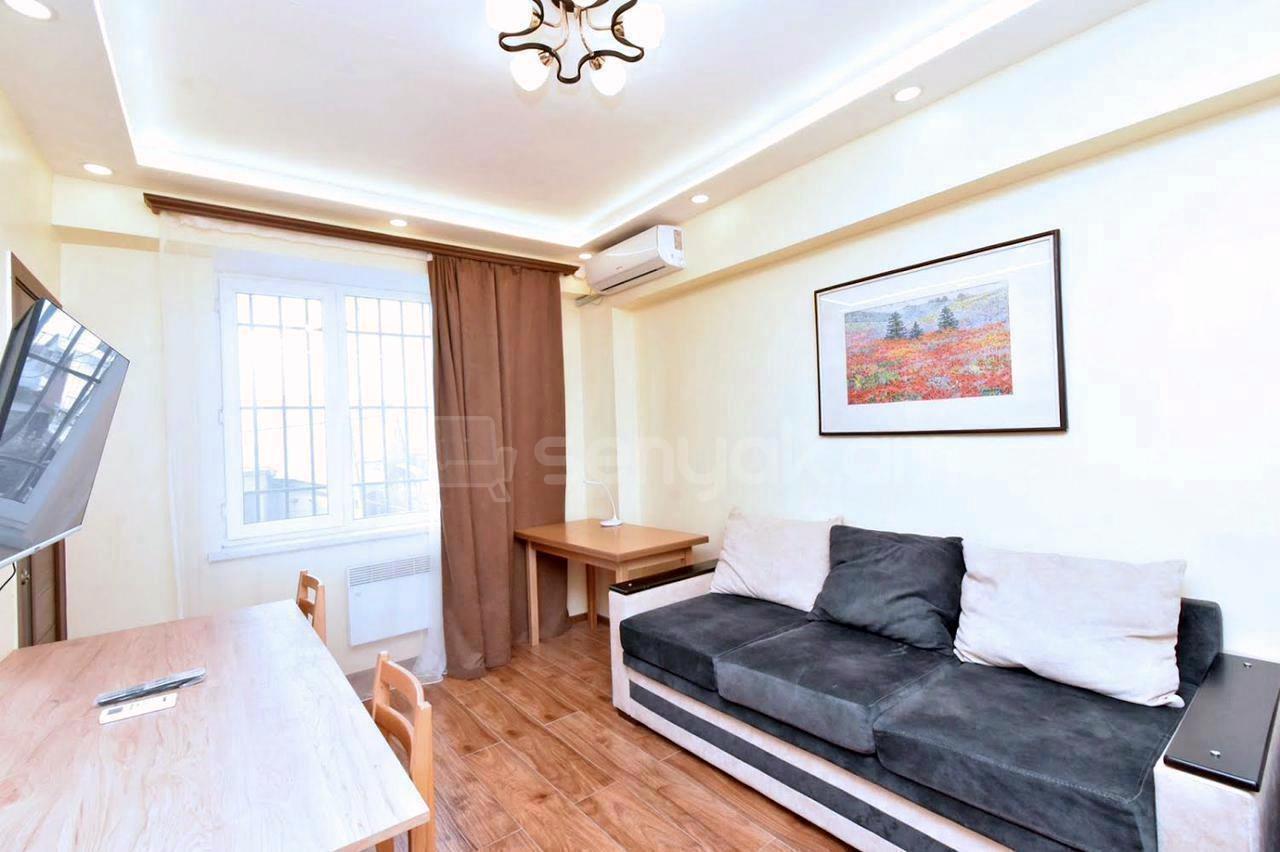 2 Սենյականոց Բնակարան Քարե Շենքում, 45քմ, 2/8 հարկ, Դիզայներական Վերանորոգված, Կահավորված