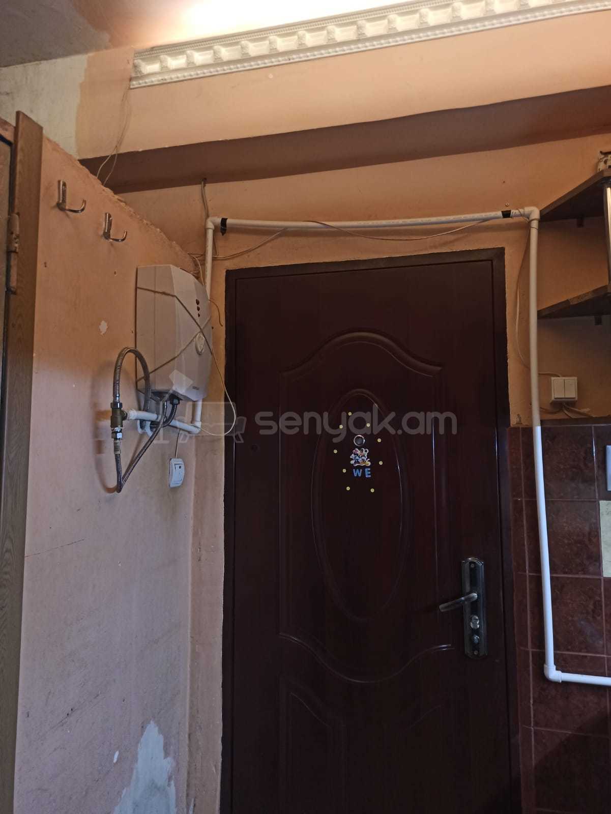 1 Սենյականոց Բնակարան Քարե Շենքում, 18քմ, 3/8 հարկ, Կոսմետիկ Վերանորոգված, Կահավորված, Արևկող