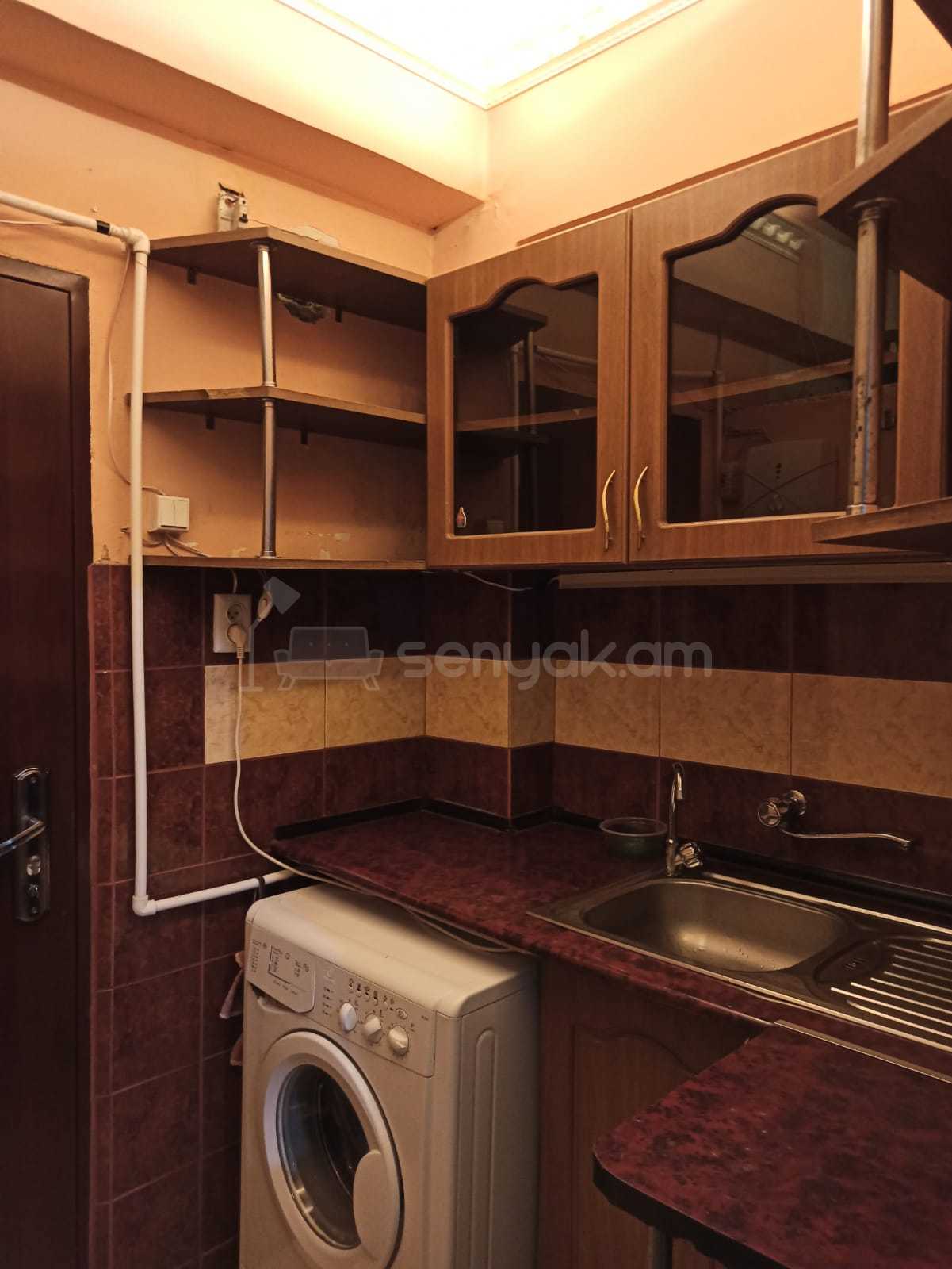 1 Սենյականոց Բնակարան Քարե Շենքում, 18քմ, 3/8 հարկ, Կոսմետիկ Վերանորոգված, Կահավորված, Արևկող
