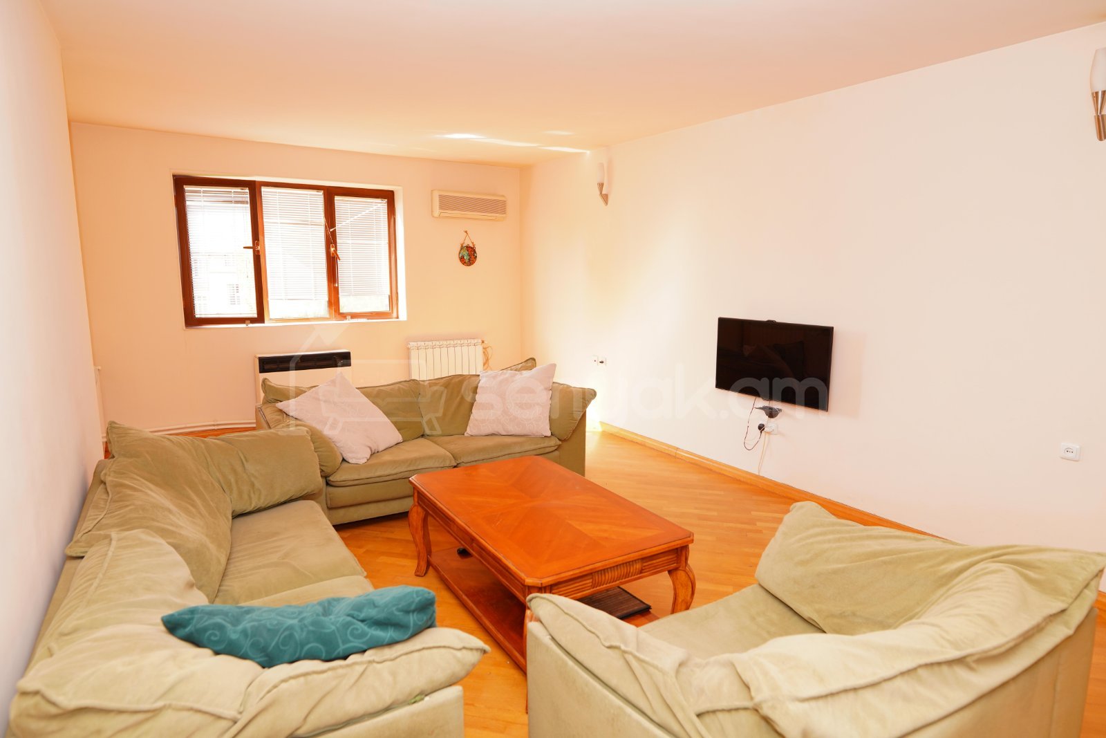 3 Սենյականոց Բնակարան Քարե Շենքում, 155քմ, 5/5 հարկ, Դիզայներական Վերանորոգված, Կահավորված, Արևկող