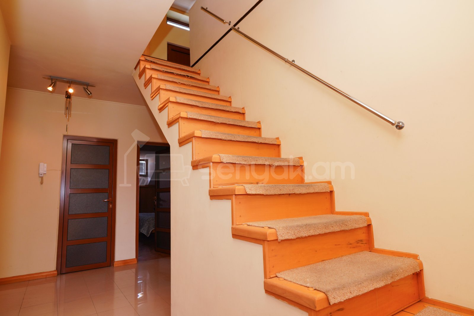 3 Սենյականոց Բնակարան Քարե Շենքում, 155քմ, 5/5 հարկ, Դիզայներական Վերանորոգված, Կահավորված, Արևկող