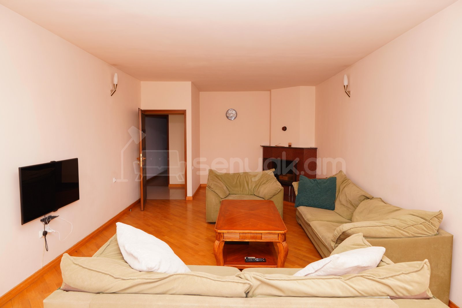 3 Սենյականոց Բնակարան Քարե Շենքում, 155քմ, 5/5 հարկ, Դիզայներական Վերանորոգված, Կահավորված, Արևկող