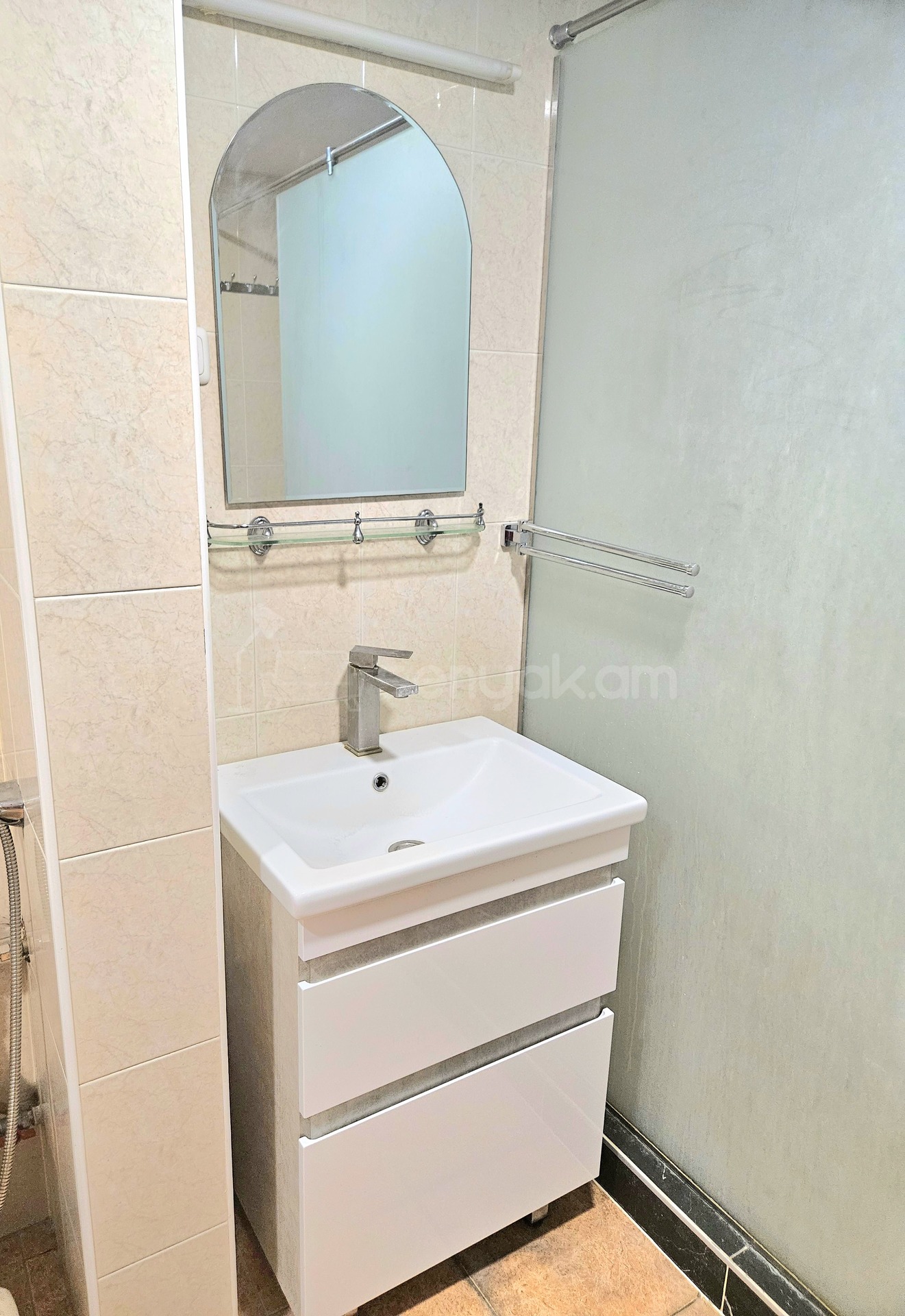 3 Սենյականոց Բնակարան Քարե Շենքում, 155քմ, 5/5 հարկ, Դիզայներական Վերանորոգված, Կահավորված, Արևկող