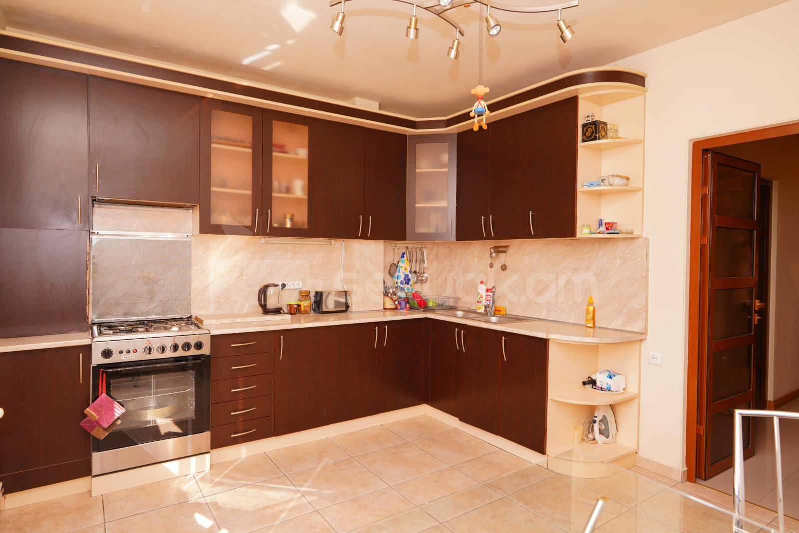 3 Սենյականոց Բնակարան Քարե Շենքում, 155քմ, 5/5 հարկ, Դիզայներական Վերանորոգված, Կահավորված, Արևկող