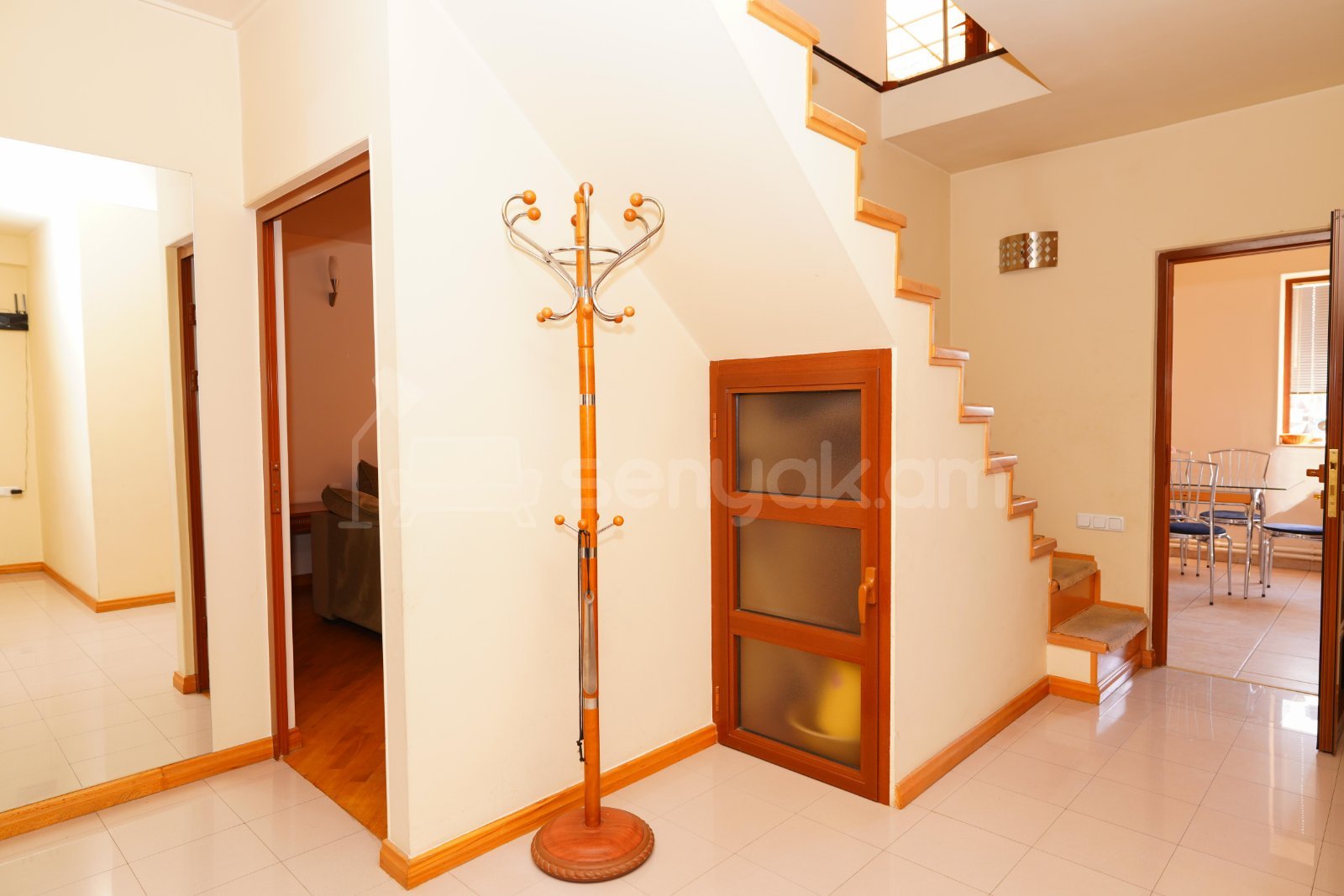 3 Սենյականոց Բնակարան Քարե Շենքում, 155քմ, 5/5 հարկ, Դիզայներական Վերանորոգված, Կահավորված, Արևկող