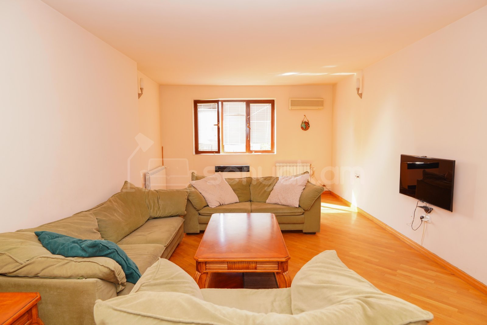 3 Սենյականոց Բնակարան Քարե Շենքում, 155քմ, 5/5 հարկ, Դիզայներական Վերանորոգված, Կահավորված, Արևկող