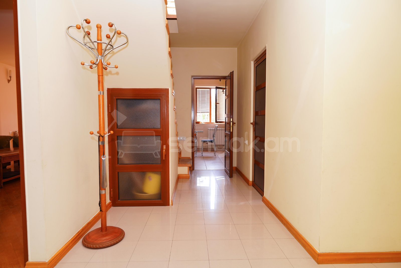 3 Սենյականոց Բնակարան Քարե Շենքում, 155քմ, 5/5 հարկ, Դիզայներական Վերանորոգված, Կահավորված, Արևկող