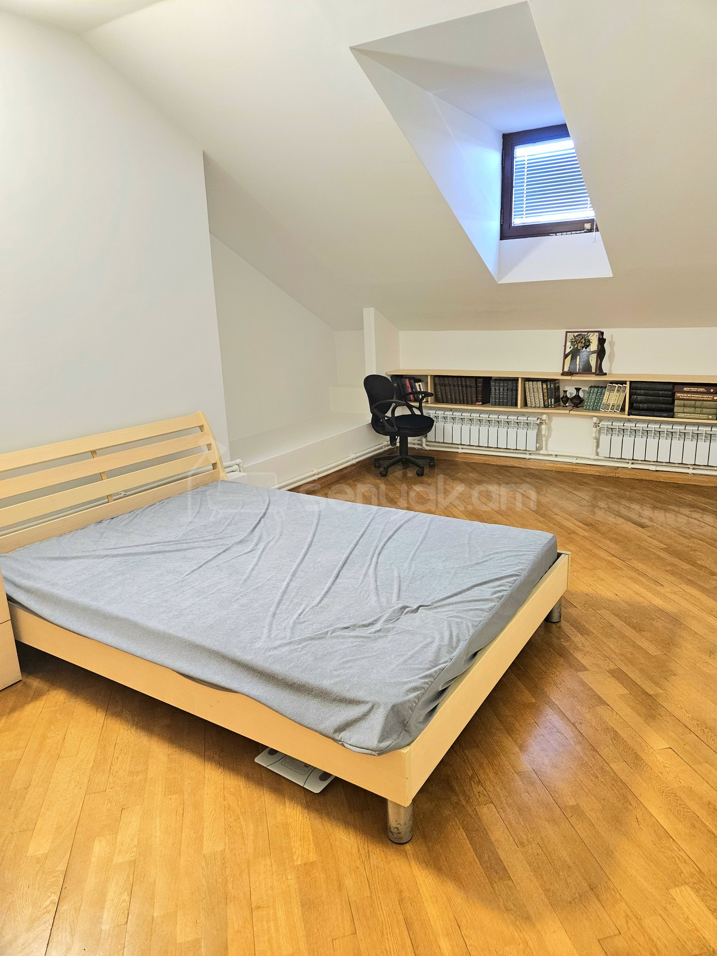 3 Սենյականոց Բնակարան Քարե Շենքում, 155քմ, 5/5 հարկ, Դիզայներական Վերանորոգված, Կահավորված, Արևկող