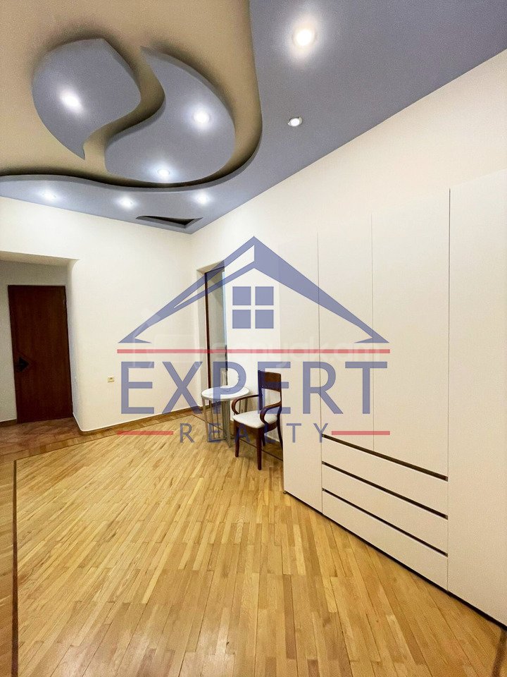 3 Սենյականոց Բնակարան Քարե Շենքում, 76քմ, 4/5 հարկ, Կապիտալ Վերանորոգված, Կահավորված, Արևկող