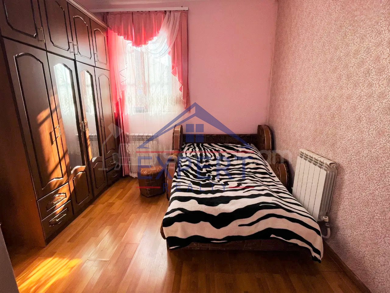 3 Սենյականոց Սեփական Տուն, 125քմ, Նորմալ Վիճակում, Կահավորված, Ավտոտնակով