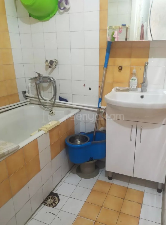 2 Սենյականոց Բնակարան Քարե Շենքում, 47քմ, 3/4 հարկ, Պետական Վիճակում