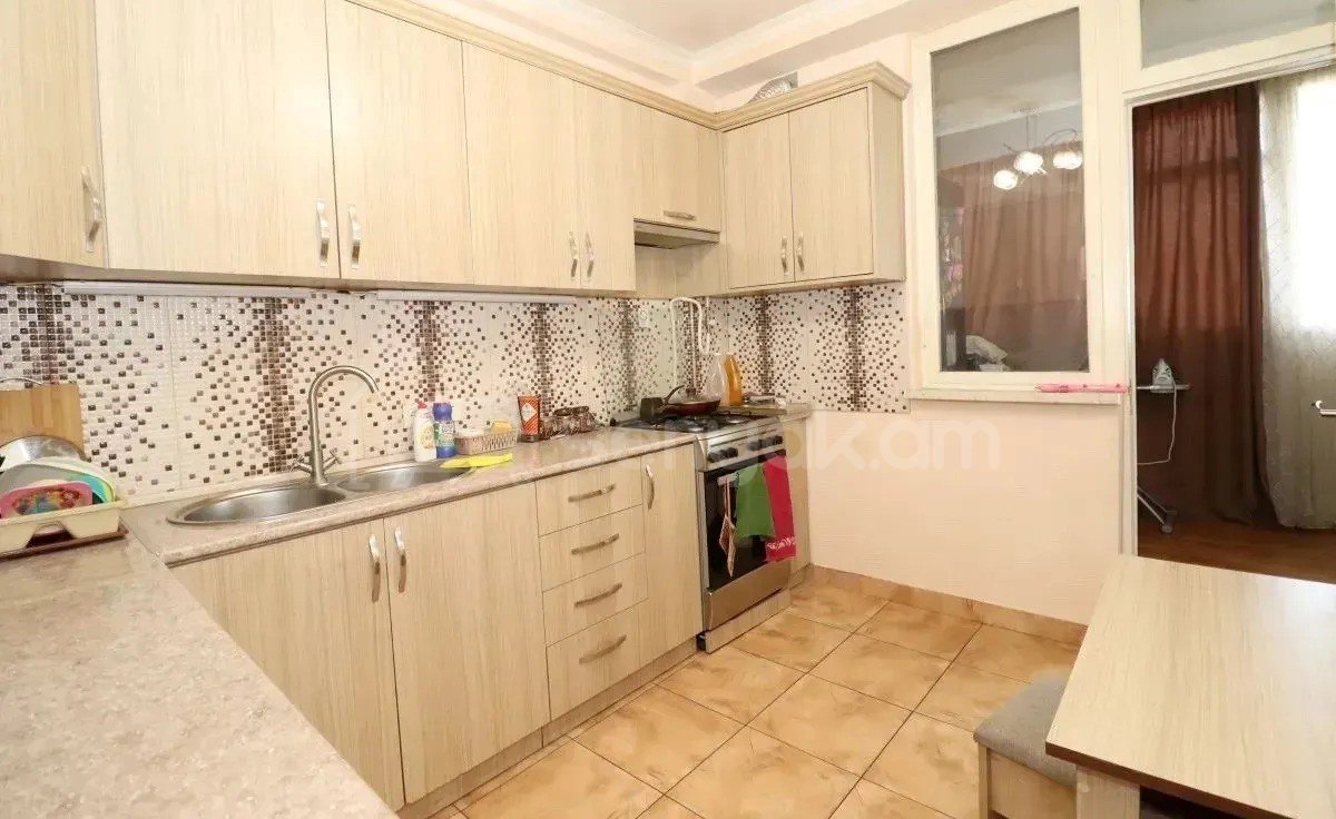 3 Սենյականոց Բնակարան, 83քմ, 7/11 հարկ, Նորմալ Վիճակում