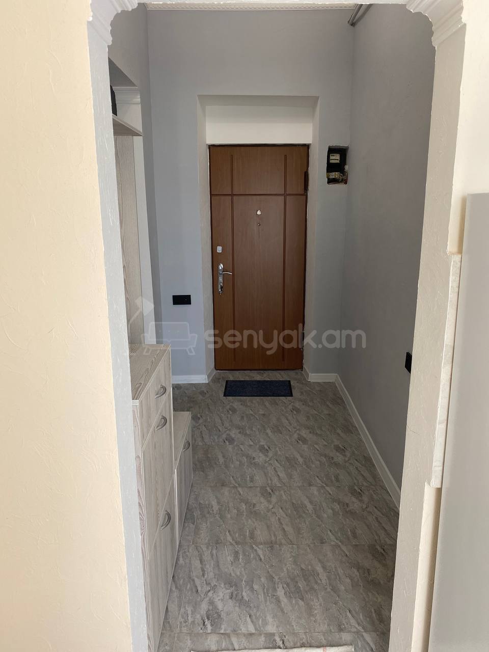 1 Սենյականոց Բնակարան Քարե Շենքում, 40քմ, 5/5 հարկ, Կապիտալ Վերանորոգված, Կահավորված