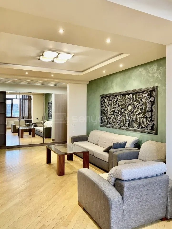 2 Սենյականոց Բնակարան Քարե Շենքում, 70քմ, 4/5 հարկ, Կապիտալ Վերանորոգված