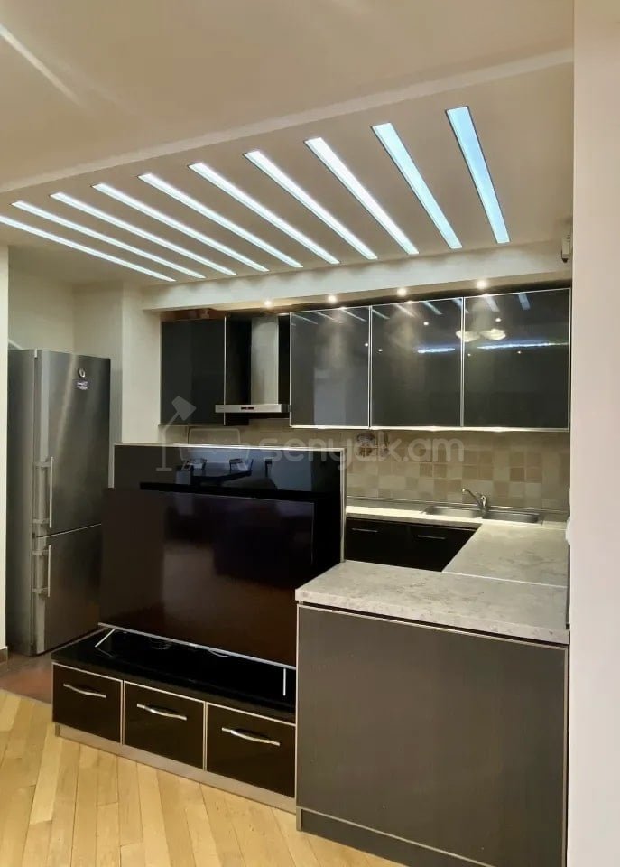 2 Սենյականոց Բնակարան Քարե Շենքում, 70քմ, 4/5 հարկ, Կապիտալ Վերանորոգված