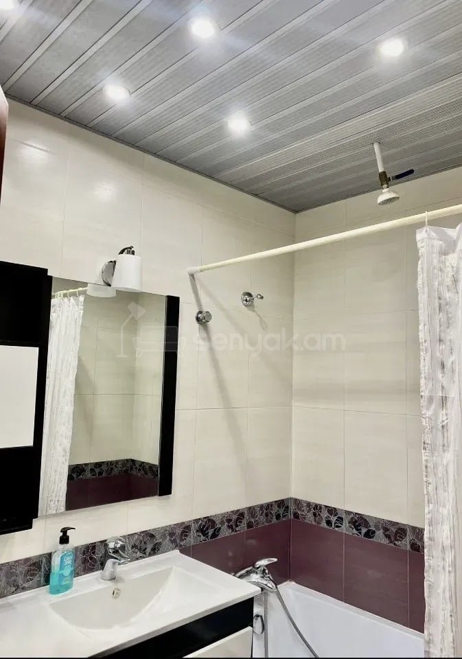 2 Սենյականոց Բնակարան Քարե Շենքում, 70քմ, 4/5 հարկ, Կապիտալ Վերանորոգված