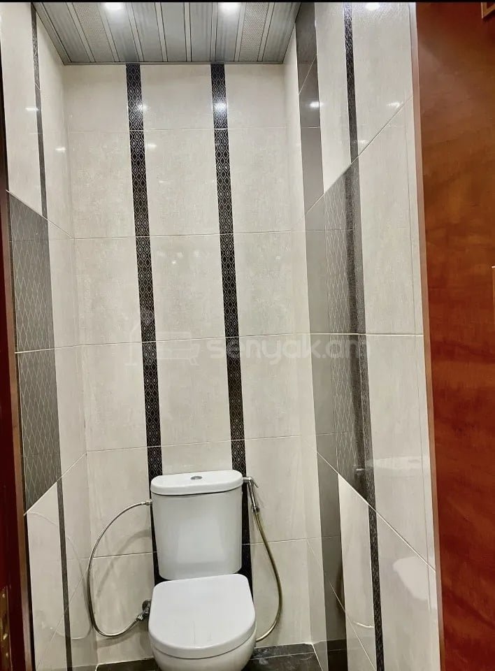 2 Սենյականոց Բնակարան Քարե Շենքում, 70քմ, 4/5 հարկ, Կապիտալ Վերանորոգված