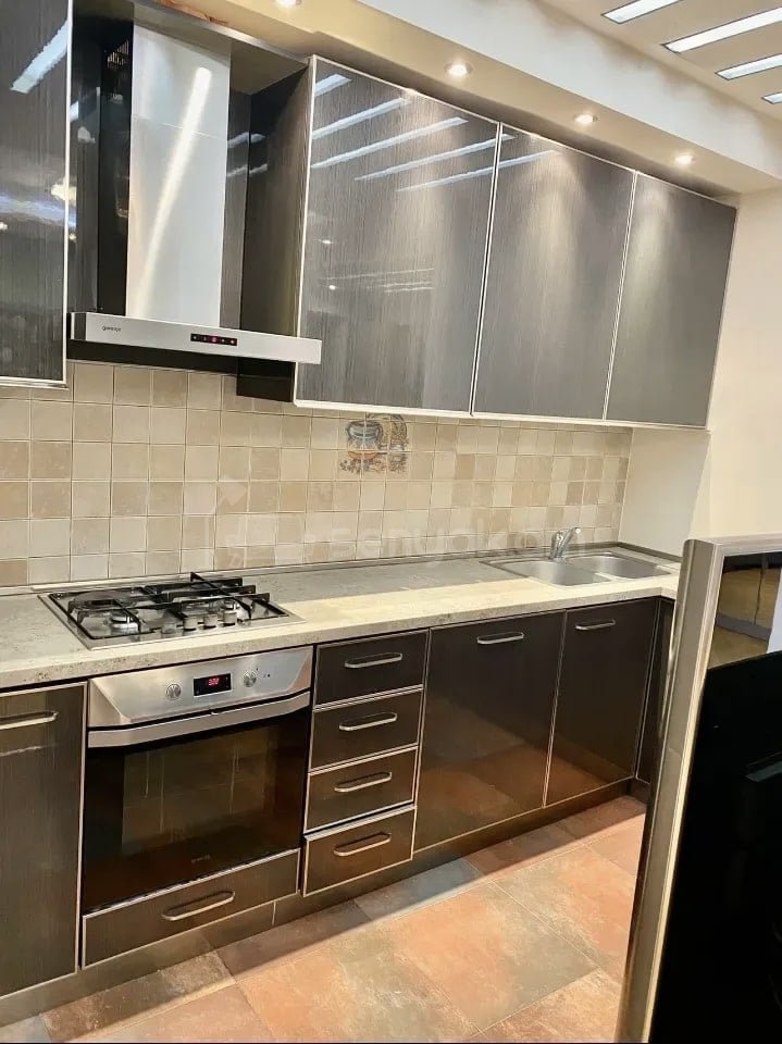 2 Սենյականոց Բնակարան Քարե Շենքում, 70քմ, 4/5 հարկ, Կապիտալ Վերանորոգված