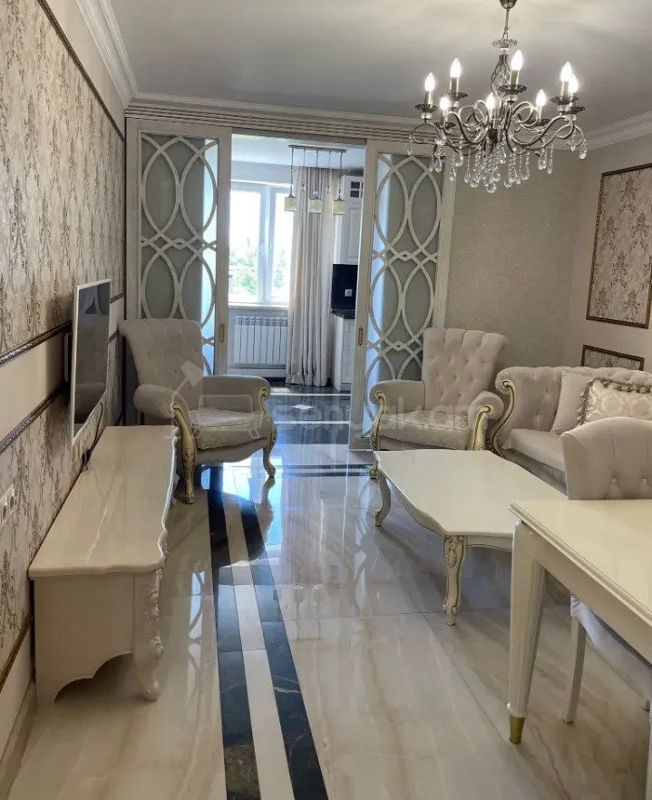 3 Սենյականոց Բնակարան Քարե Շենքում, 76քմ, 2/7 հարկ, Դիզայներական Վերանորոգված