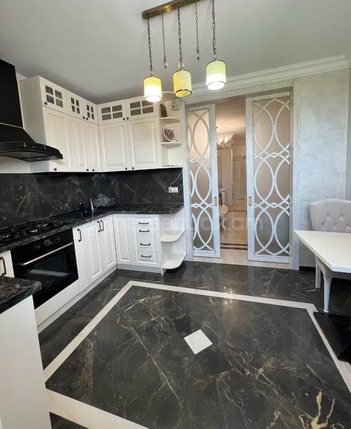 3 Սենյականոց Բնակարան Քարե Շենքում, 76քմ, 2/7 հարկ, Դիզայներական Վերանորոգված