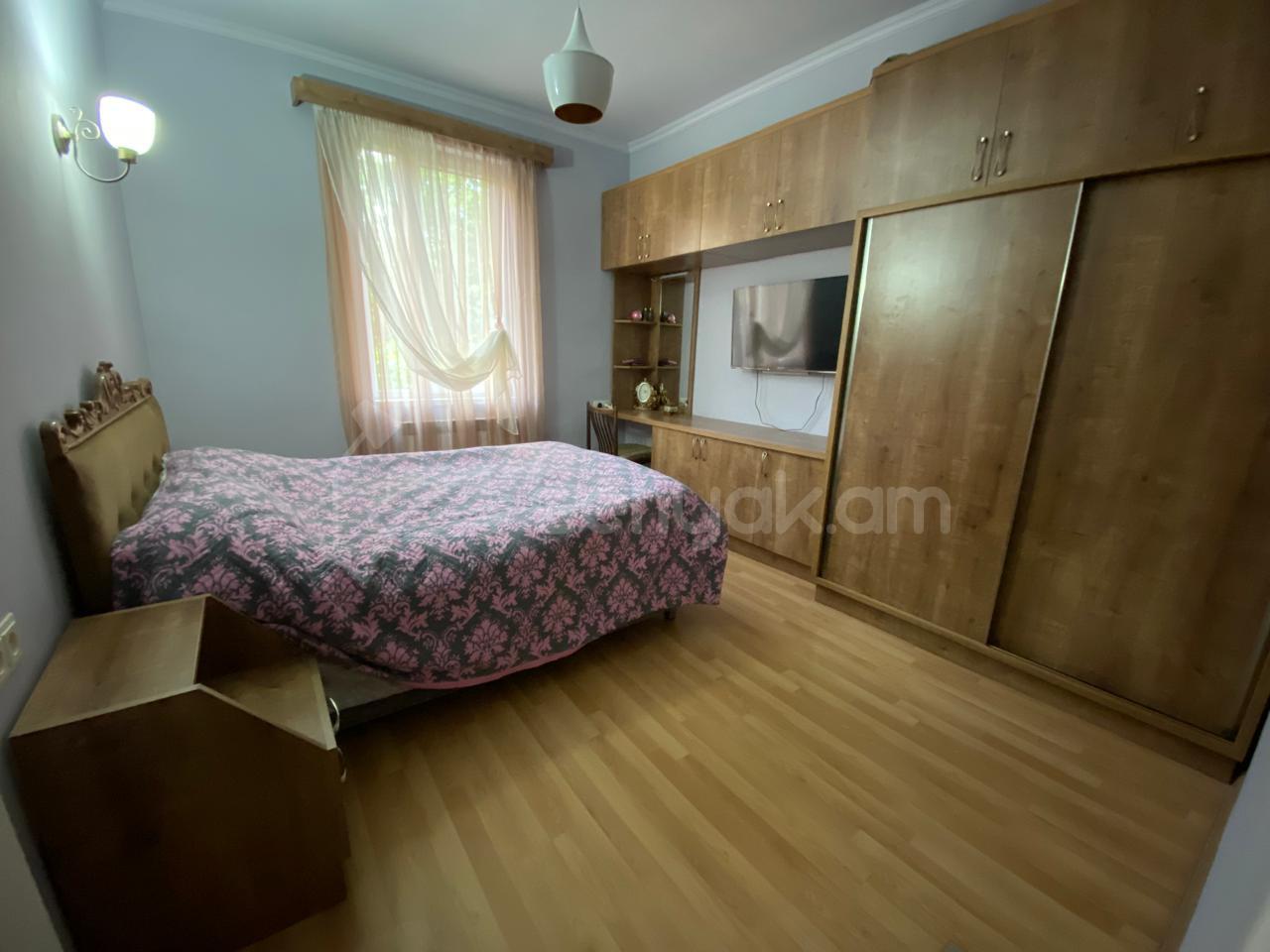 4 Սենյականոց Բնակարան Քարե Շենքում, 154քմ, 1/5 հարկ, Նորմալ Վիճակում