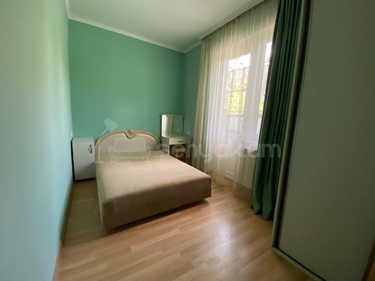 4 Սենյականոց Բնակարան Քարե Շենքում, 154քմ, 1/5 հարկ, Նորմալ Վիճակում