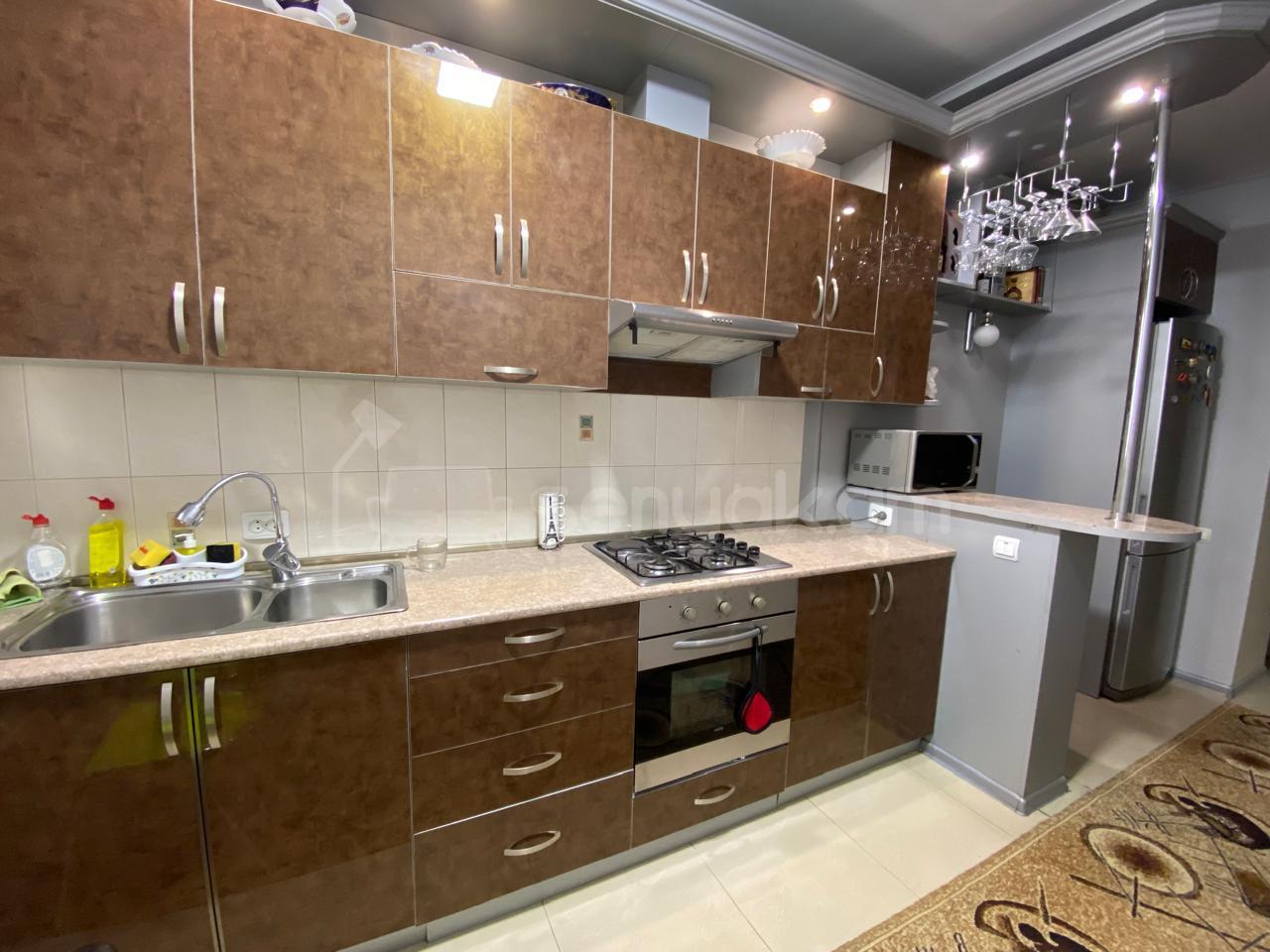 4 Սենյականոց Բնակարան Քարե Շենքում, 154քմ, 1/5 հարկ, Նորմալ Վիճակում