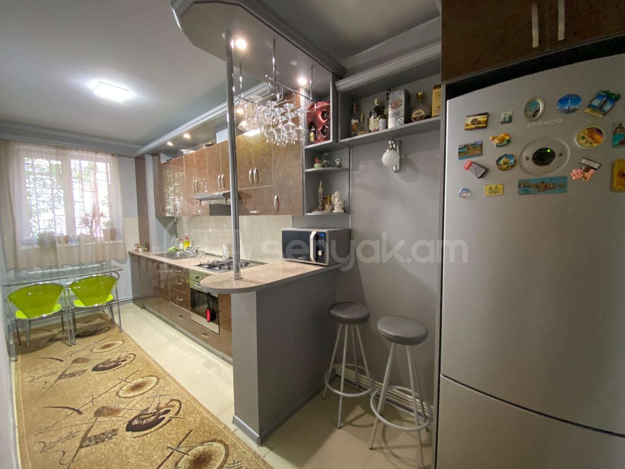 4 Սենյականոց Բնակարան Քարե Շենքում, 154քմ, 1/5 հարկ, Նորմալ Վիճակում