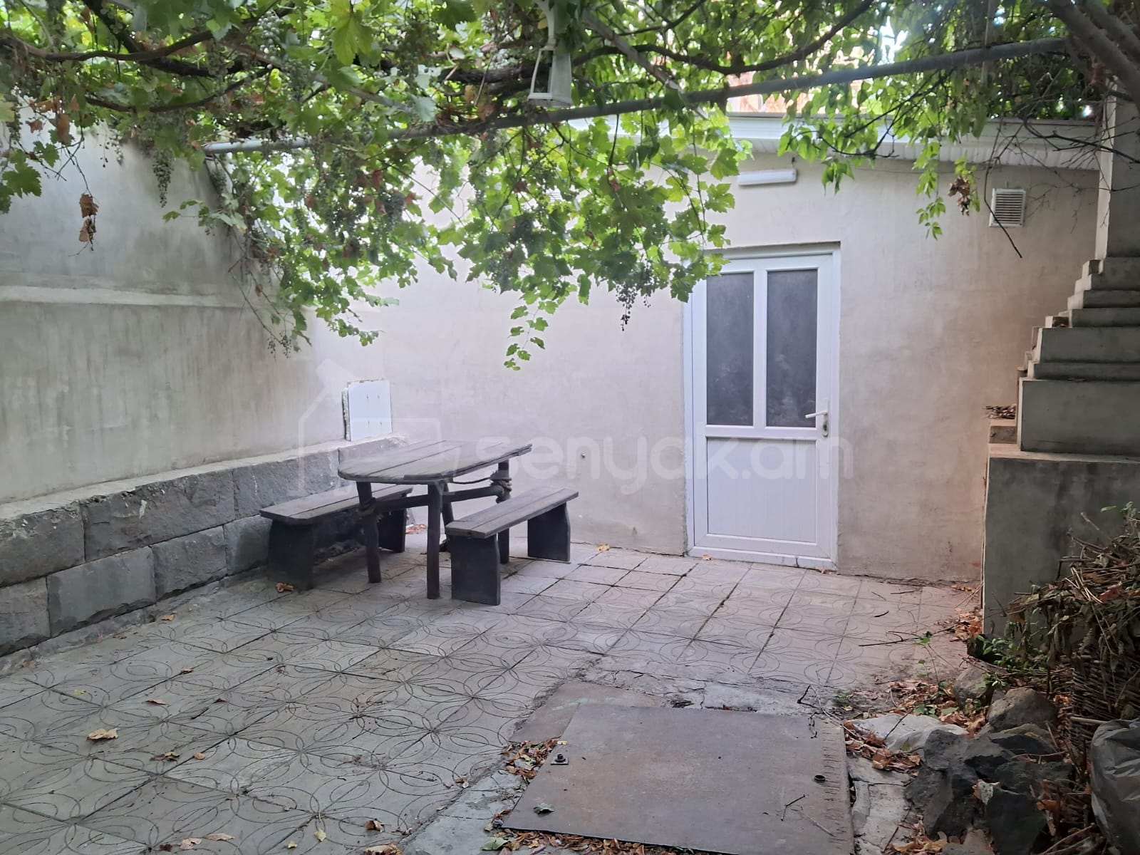 4 Սենյականոց Բնակարան Քարե Շենքում, 154քմ, 1/5 հարկ, Նորմալ Վիճակում