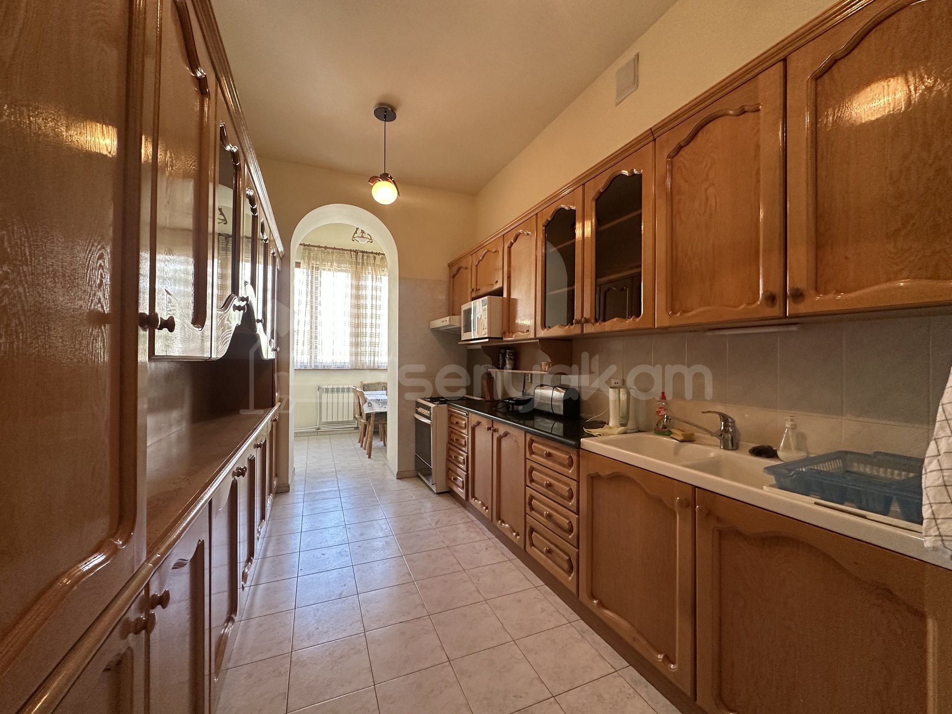 4 Սենյականոց Բնակարան Քարե Շենքում, 125քմ, 3/5 հարկ, Կապիտալ Վերանորոգված, Կահավորված, Արևկող