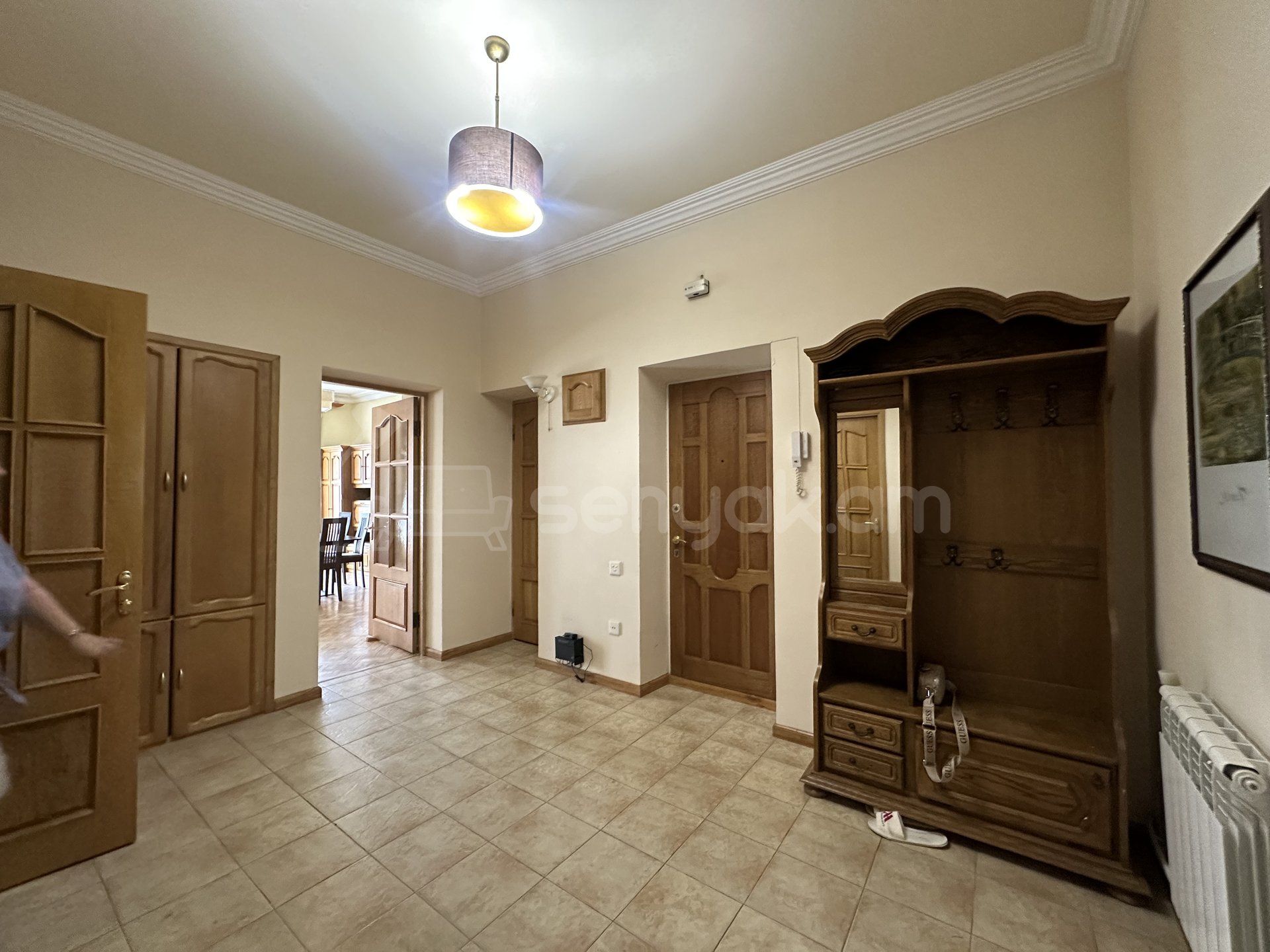 4 Սենյականոց Բնակարան Քարե Շենքում, 125քմ, 3/5 հարկ, Կապիտալ Վերանորոգված, Կահավորված, Արևկող