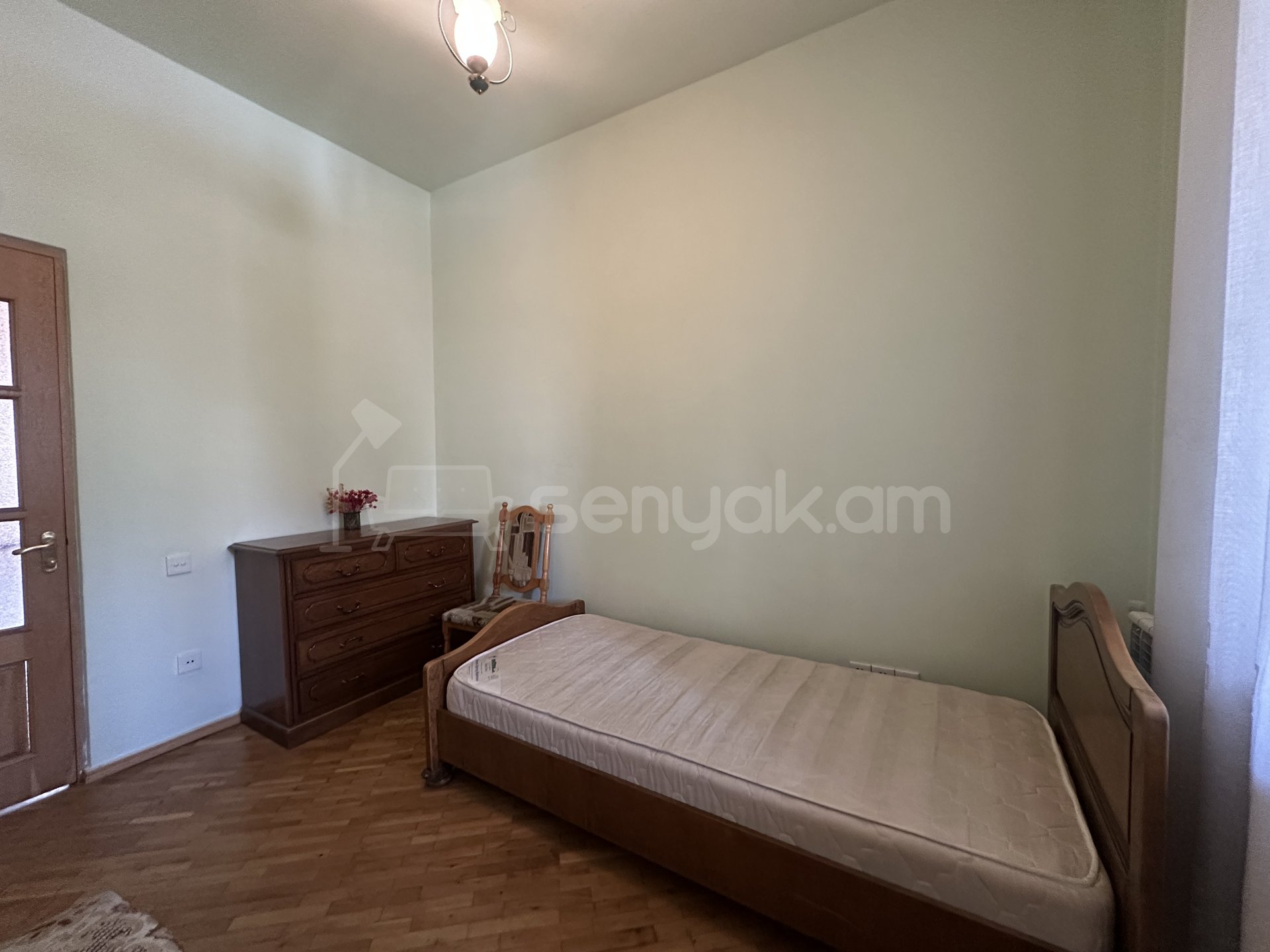 4 Սենյականոց Բնակարան Քարե Շենքում, 125քմ, 3/5 հարկ, Կապիտալ Վերանորոգված, Կահավորված, Արևկող