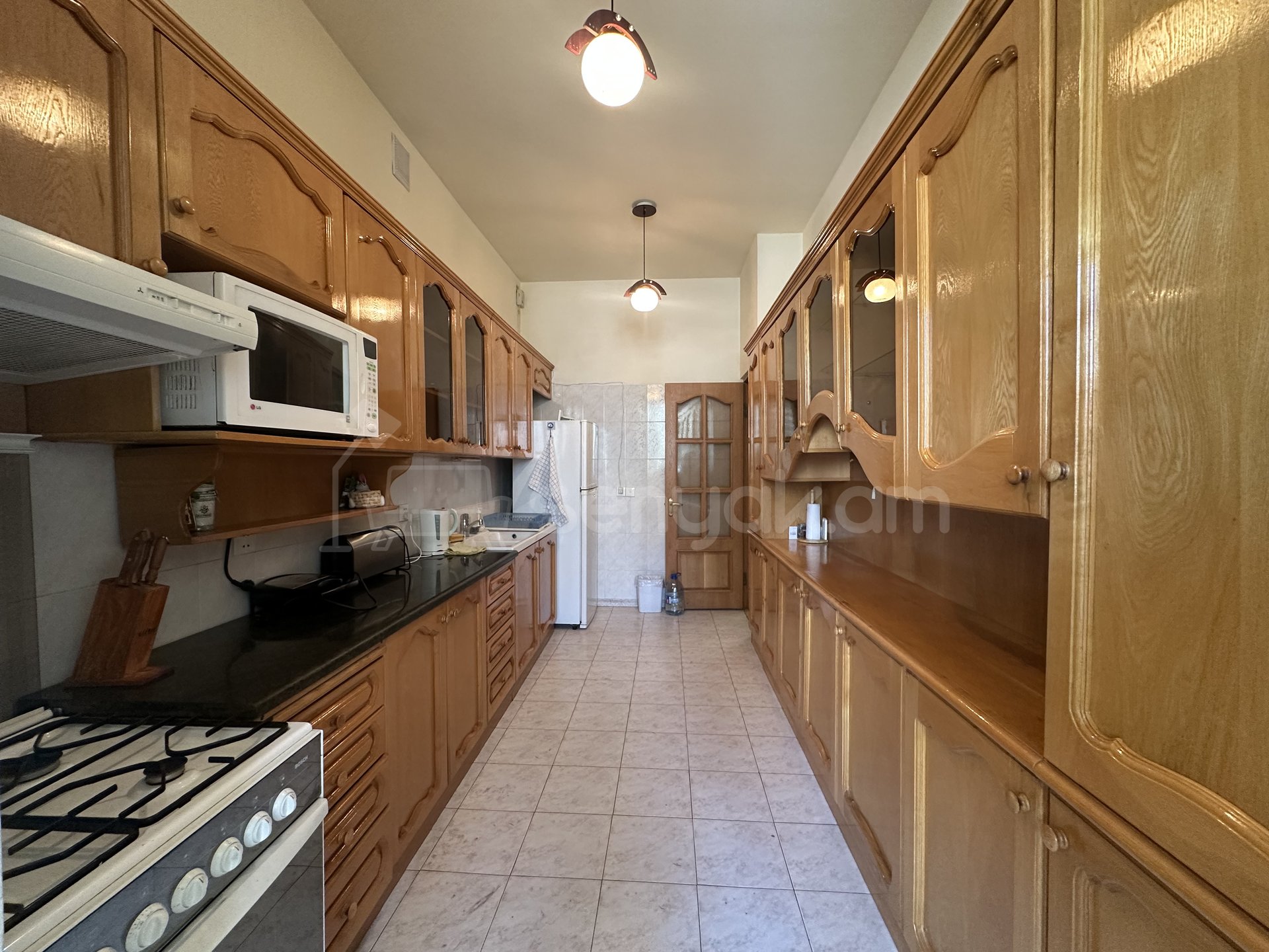 4 Սենյականոց Բնակարան Քարե Շենքում, 125քմ, 3/5 հարկ, Կապիտալ Վերանորոգված, Կահավորված, Արևկող