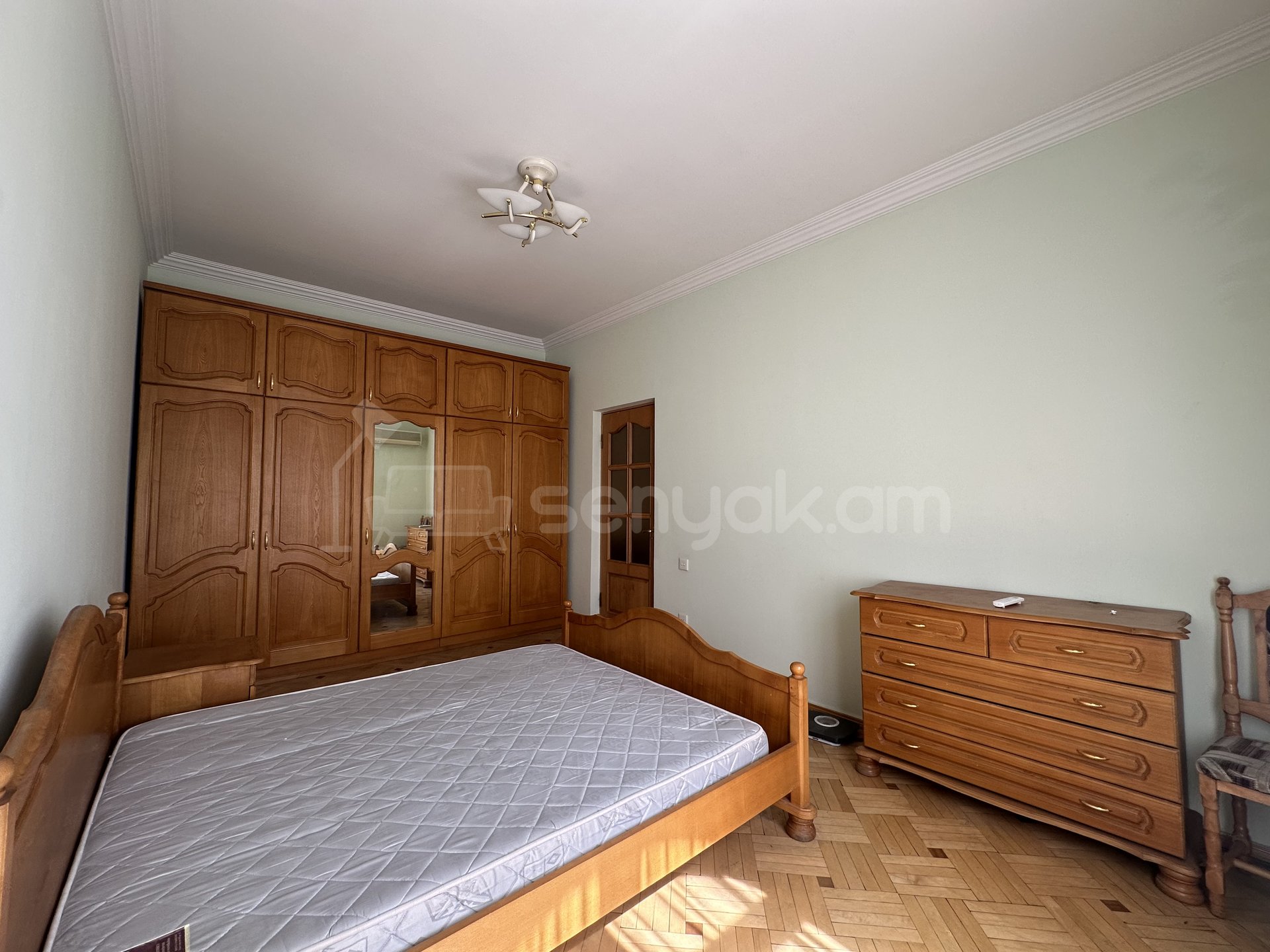 4 Սենյականոց Բնակարան Քարե Շենքում, 125քմ, 3/5 հարկ, Կապիտալ Վերանորոգված, Կահավորված, Արևկող