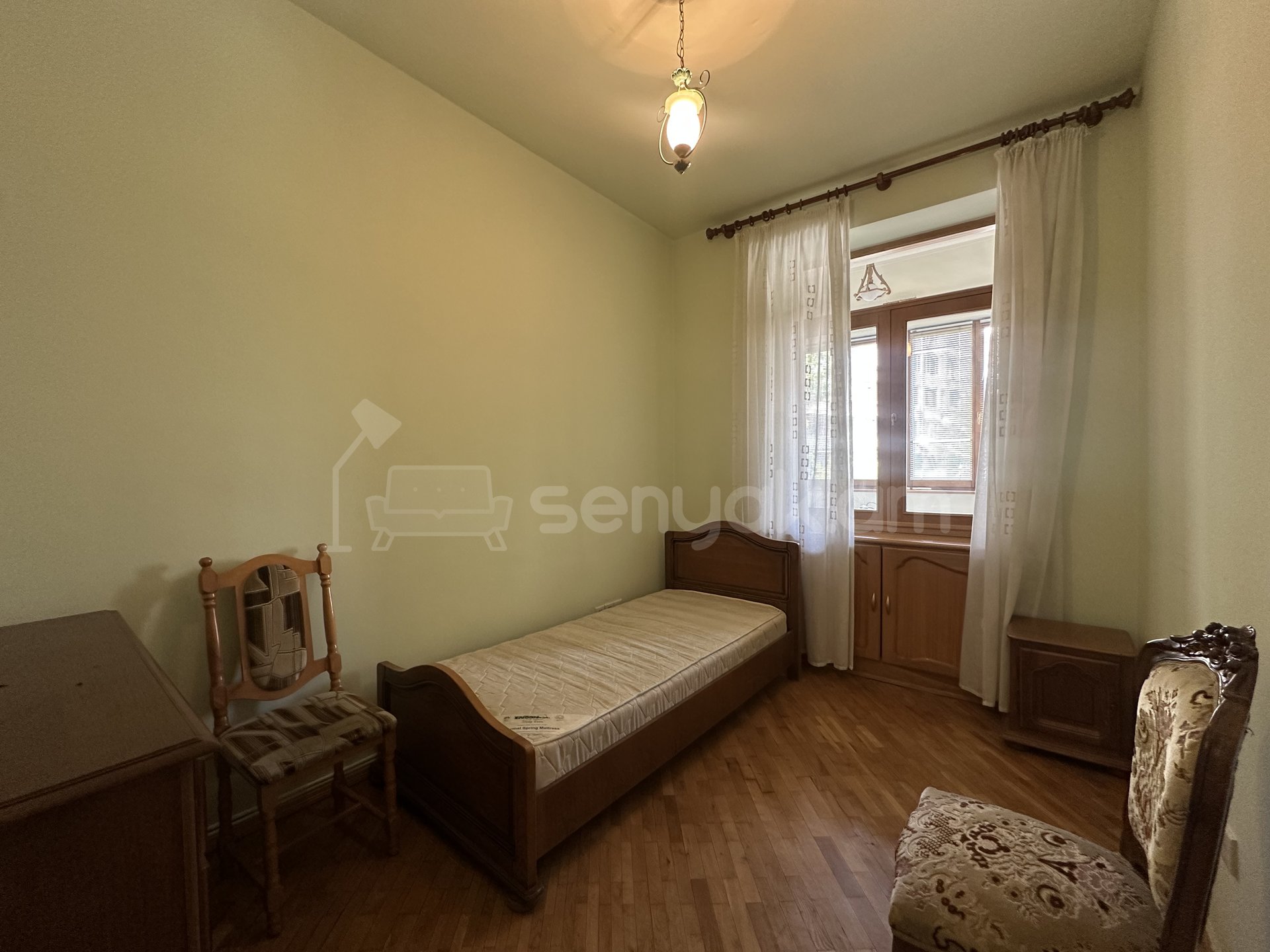 4 Սենյականոց Բնակարան Քարե Շենքում, 125քմ, 3/5 հարկ, Կապիտալ Վերանորոգված, Կահավորված, Արևկող