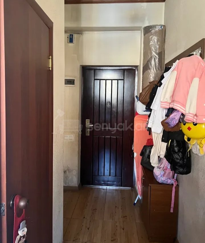 1 Սենյականոց Բնակարան Քարե Շենքում, 40քմ, 3/5 հարկ, Նորմալ Վիճակում, Կահավորված