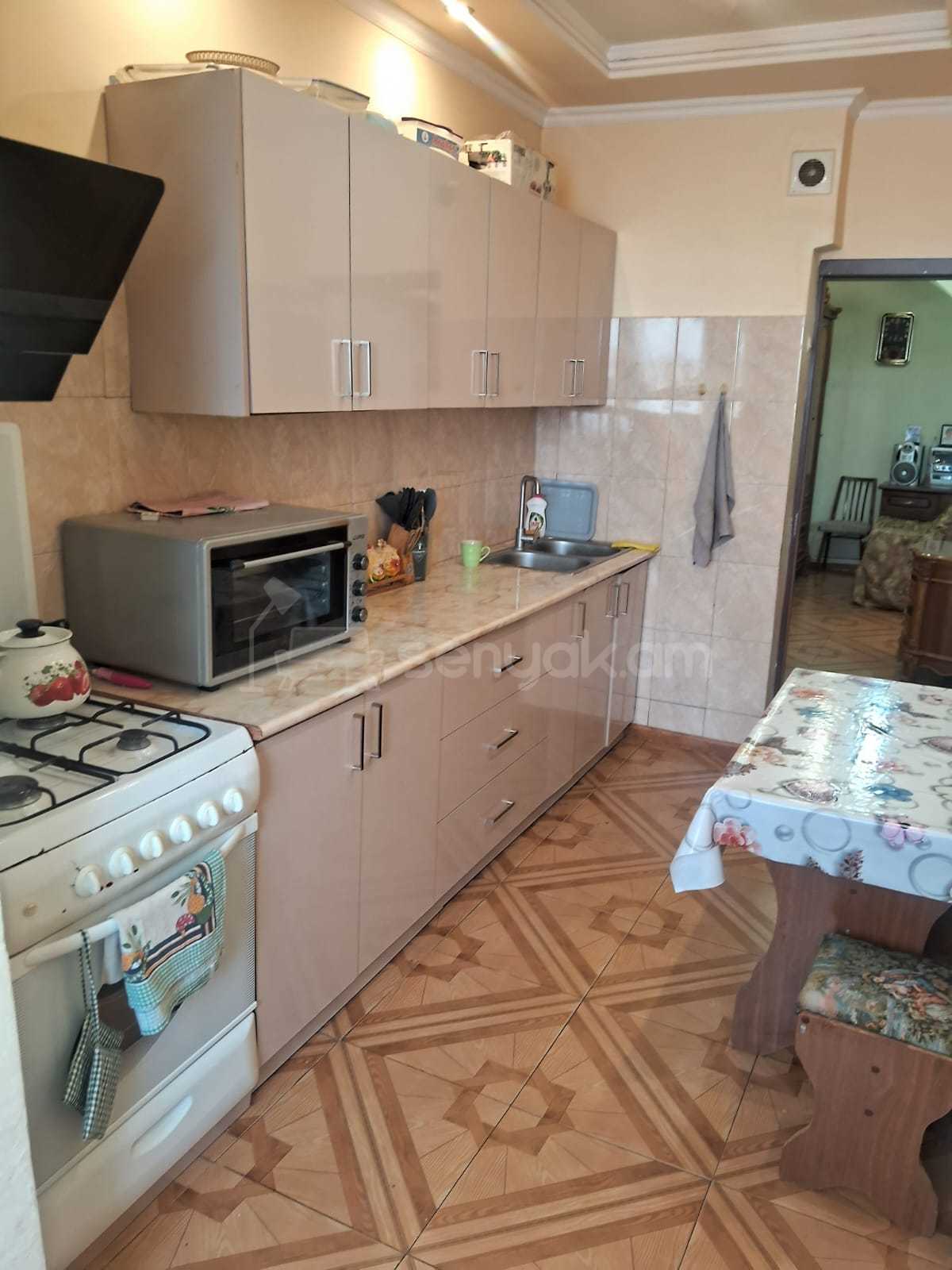 3 Սենյականոց Բնակարան, 65քմ, 9/9 հարկ, Նորմալ Վիճակում