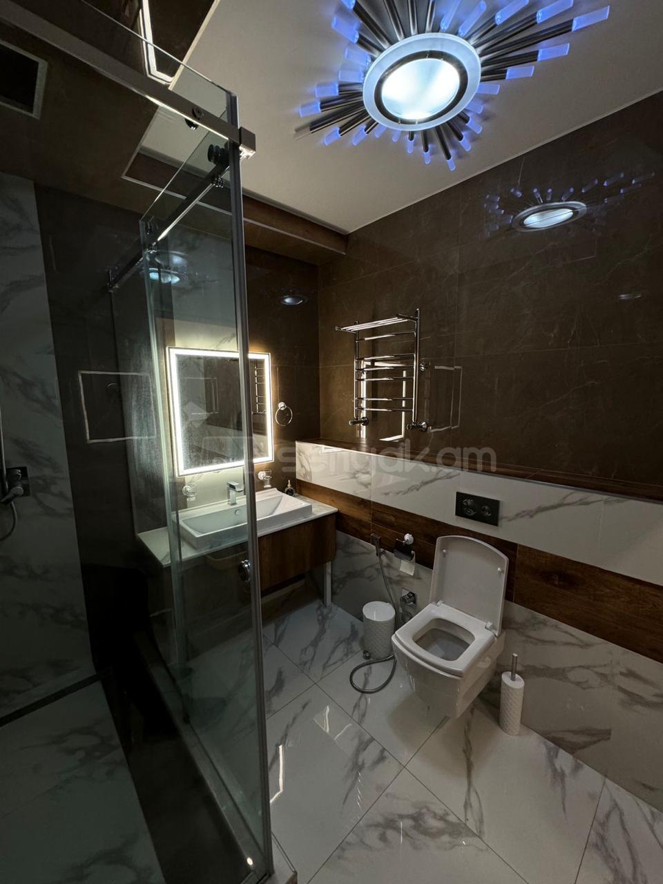 3 Սենյականոց Բնակարան Նորակառույցում, 110քմ, 15/18 հարկ, Դիզայներական Վերանորոգված, Կահավորված, Արևկող