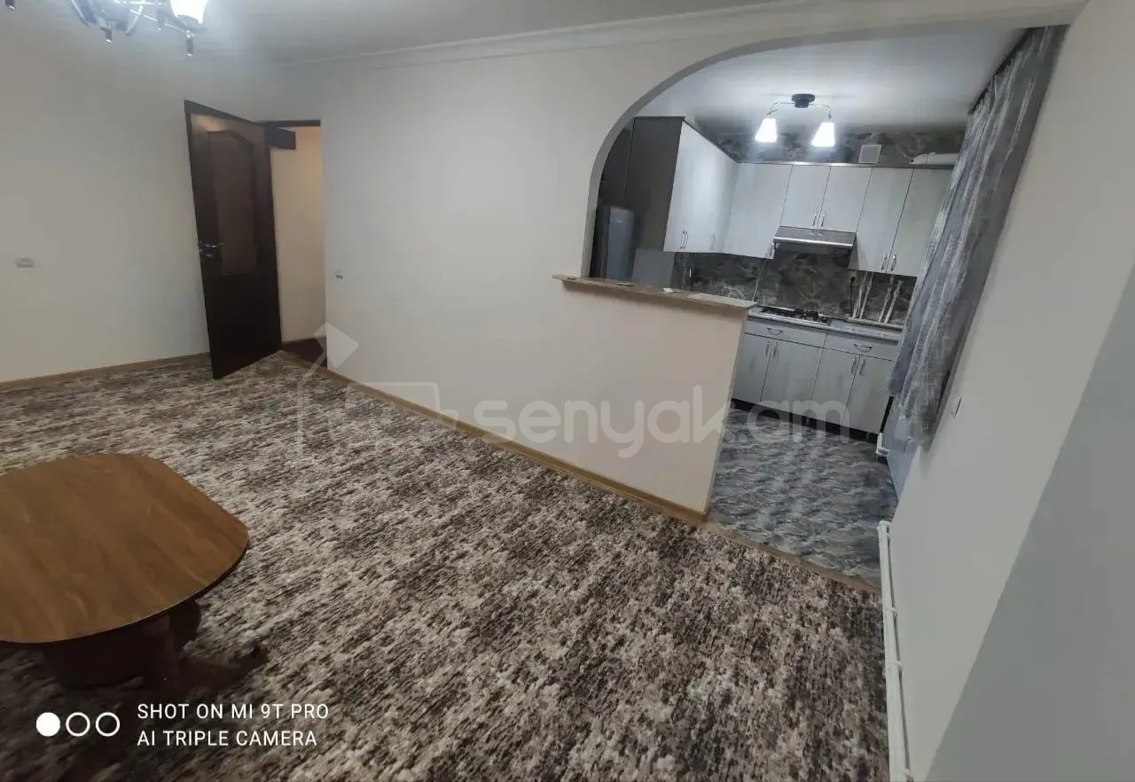 3 Սենյականոց Բնակարան Քարե Շենքում, 80քմ, 4/4 հարկ, Նորմալ Վիճակում, Կահավորված