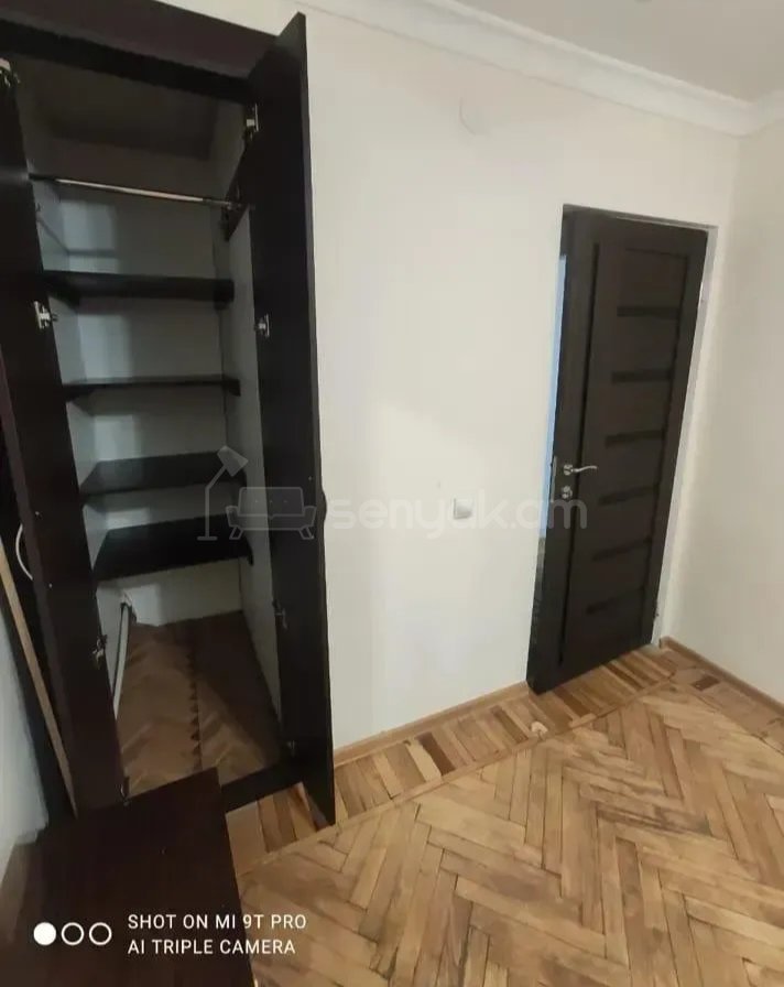 3 Սենյականոց Բնակարան Քարե Շենքում, 80քմ, 4/4 հարկ, Նորմալ Վիճակում, Կահավորված