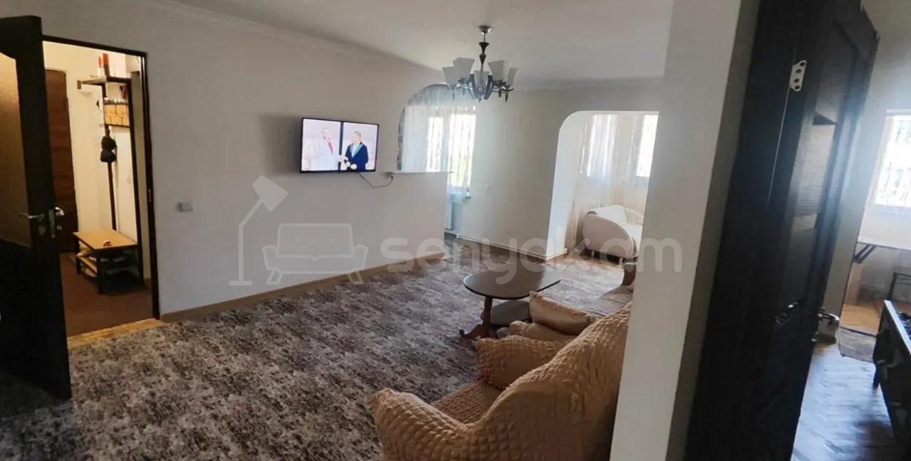 3 Սենյականոց Բնակարան Քարե Շենքում, 80քմ, 4/4 հարկ, Նորմալ Վիճակում, Կահավորված