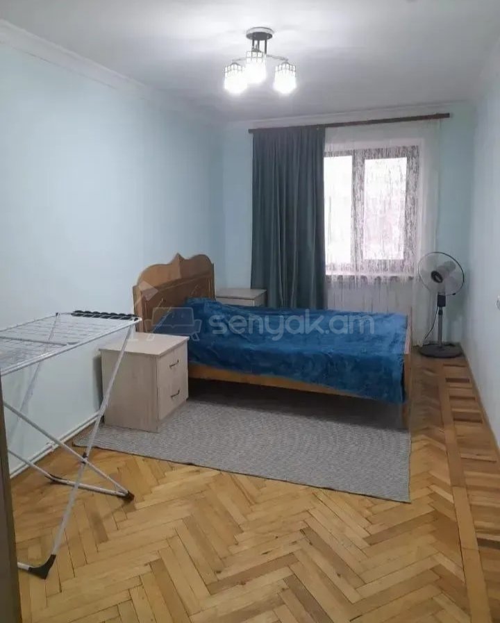 3 Սենյականոց Բնակարան Քարե Շենքում, 80քմ, 4/4 հարկ, Նորմալ Վիճակում, Կահավորված